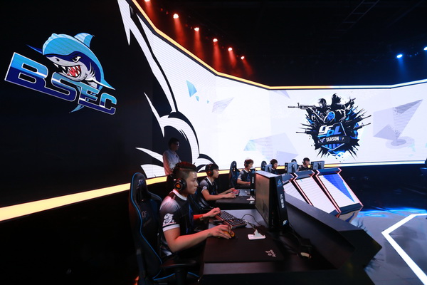 阿莫林：约罗能成为世界最佳中后卫之一；爵爷总会给我打电话